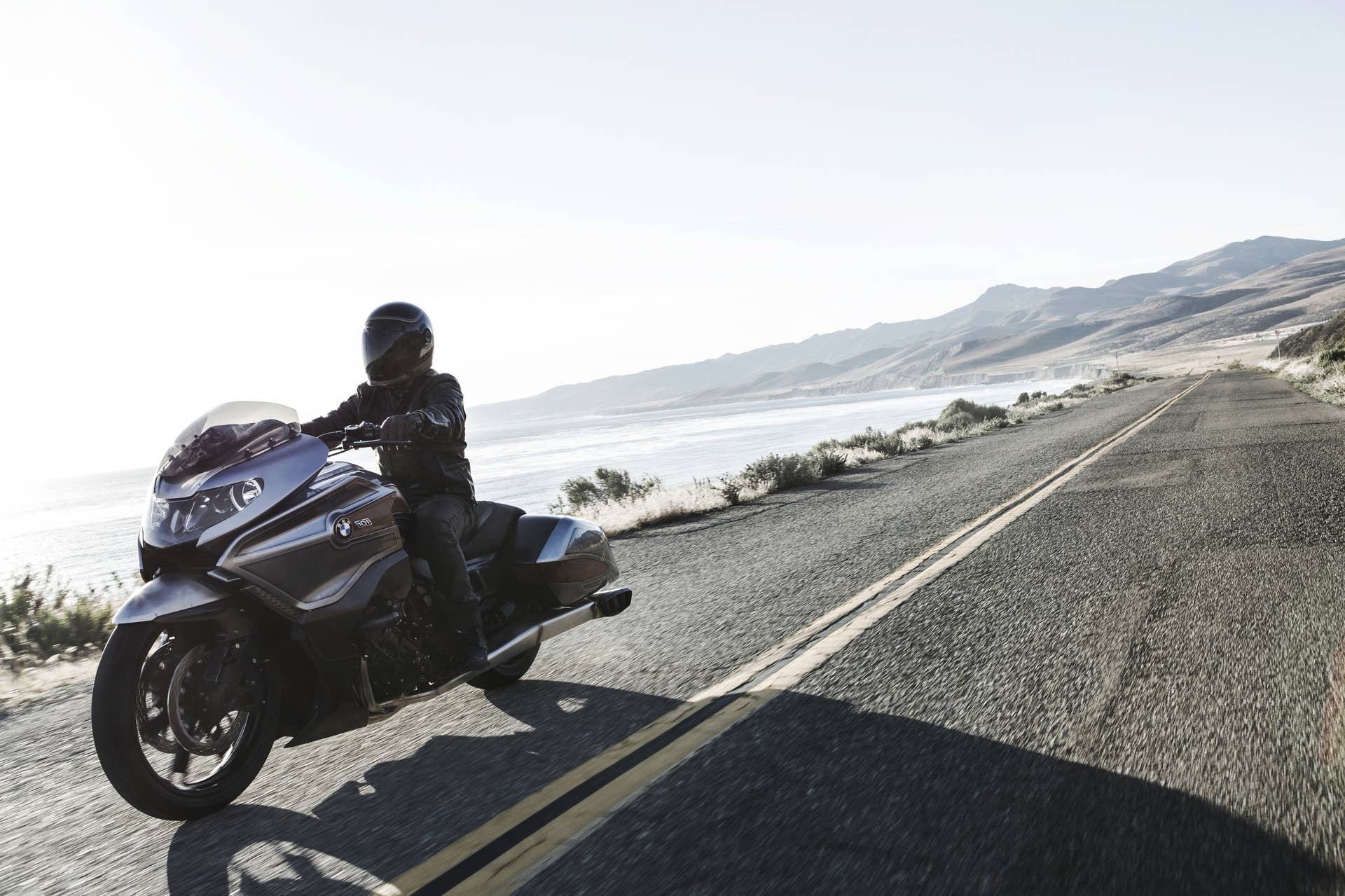BMW Motorrad Concept 101 moving front 3/4
