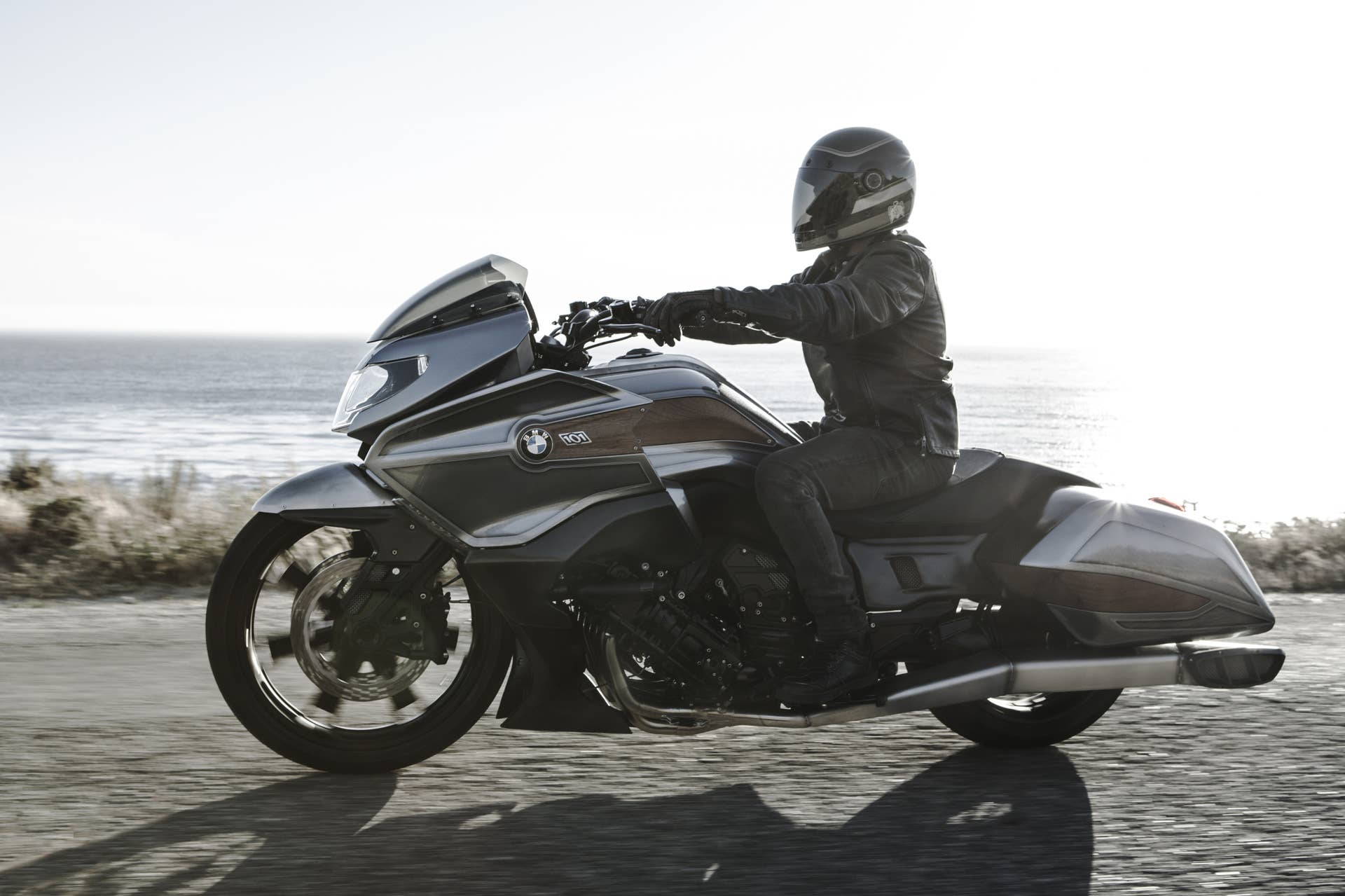 BMW Motorrad Concept 101 moving side