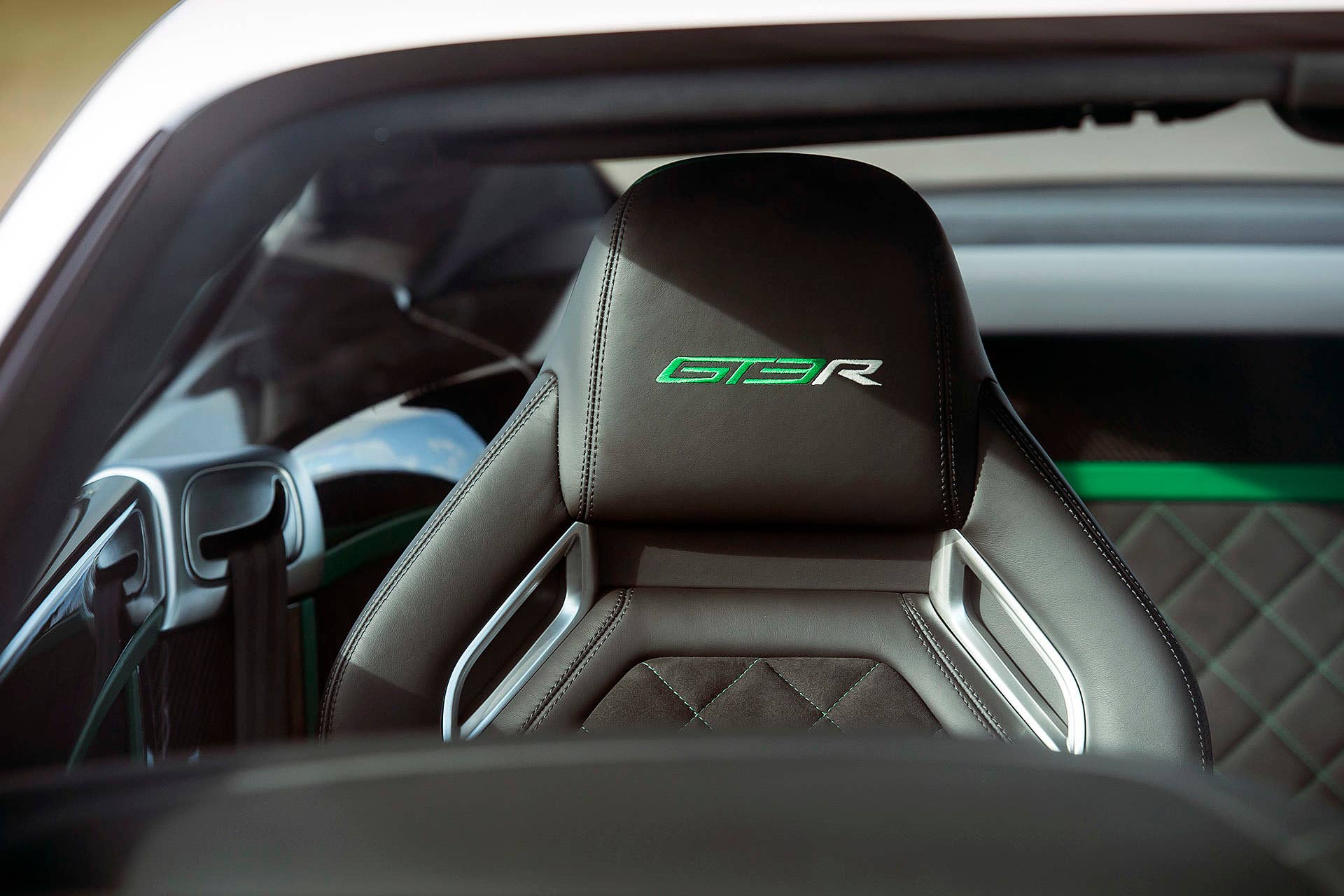 2015 Bentley Continental GT3-R seats