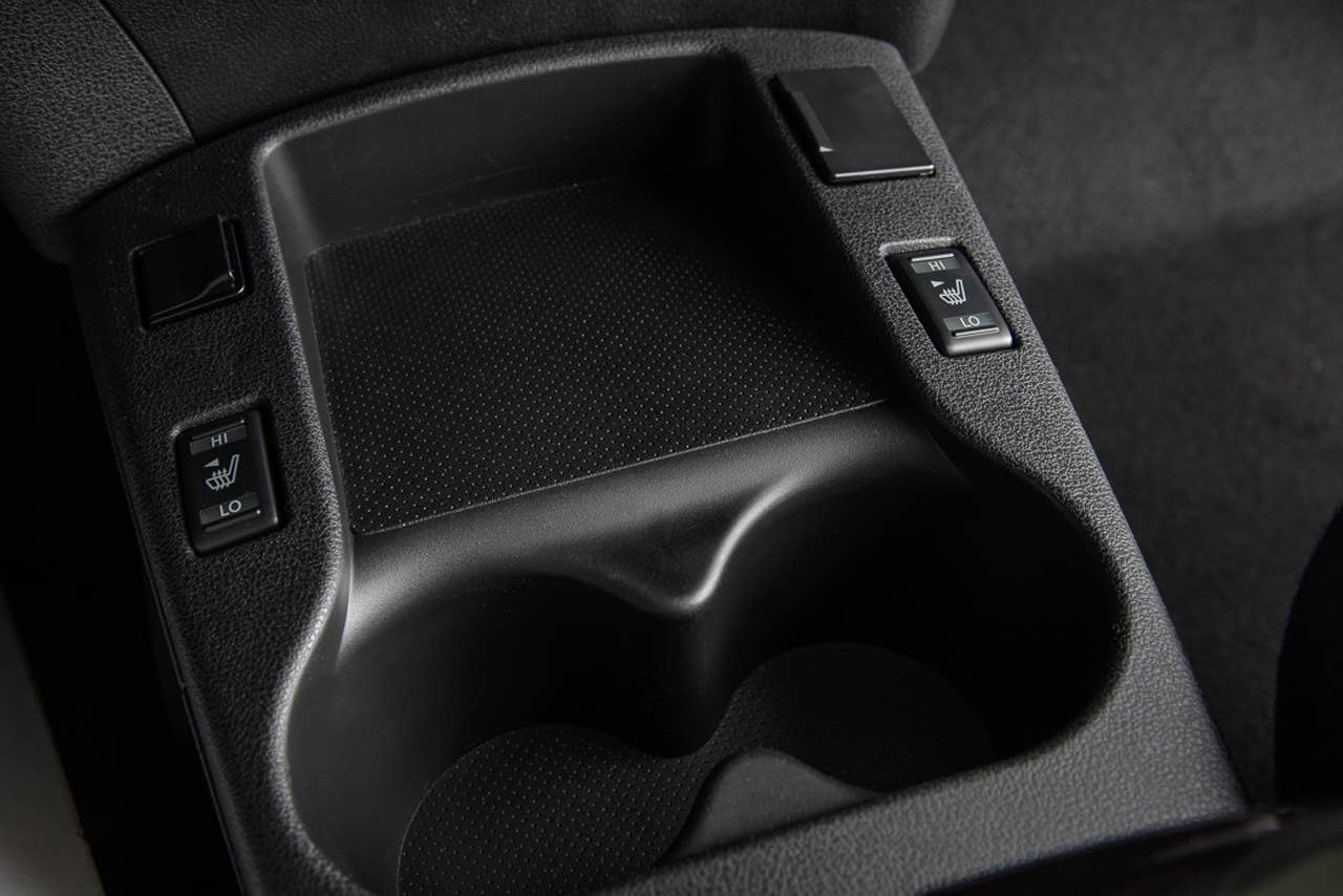 2013 Nissan Leaf cupholders