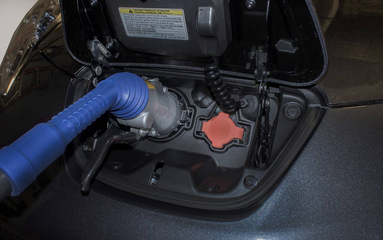 2013 Nissan Leaf charging plug