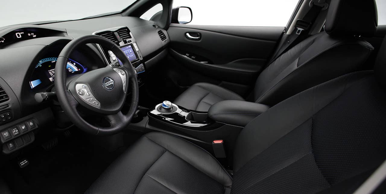 2013 Nissan Leaf front interior