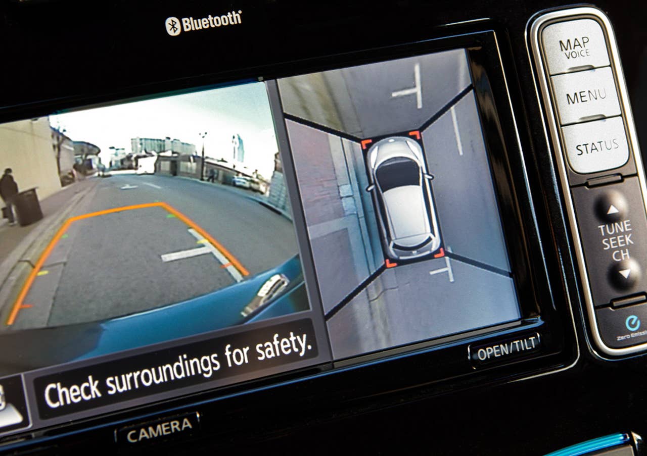 2013 Nissan Leaf infotainment screen