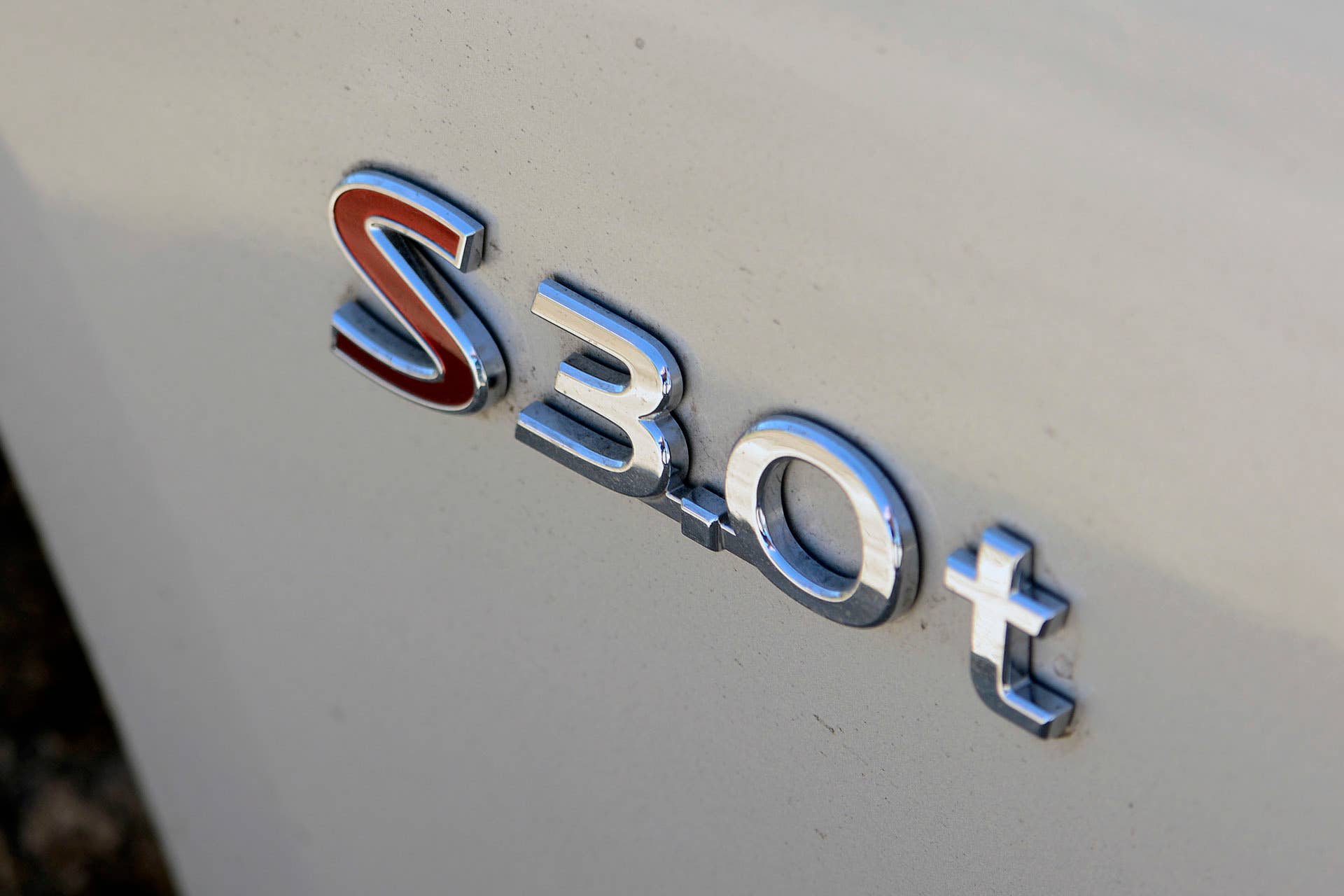 2016 Infiniti Q50 Red Sport 400 badge