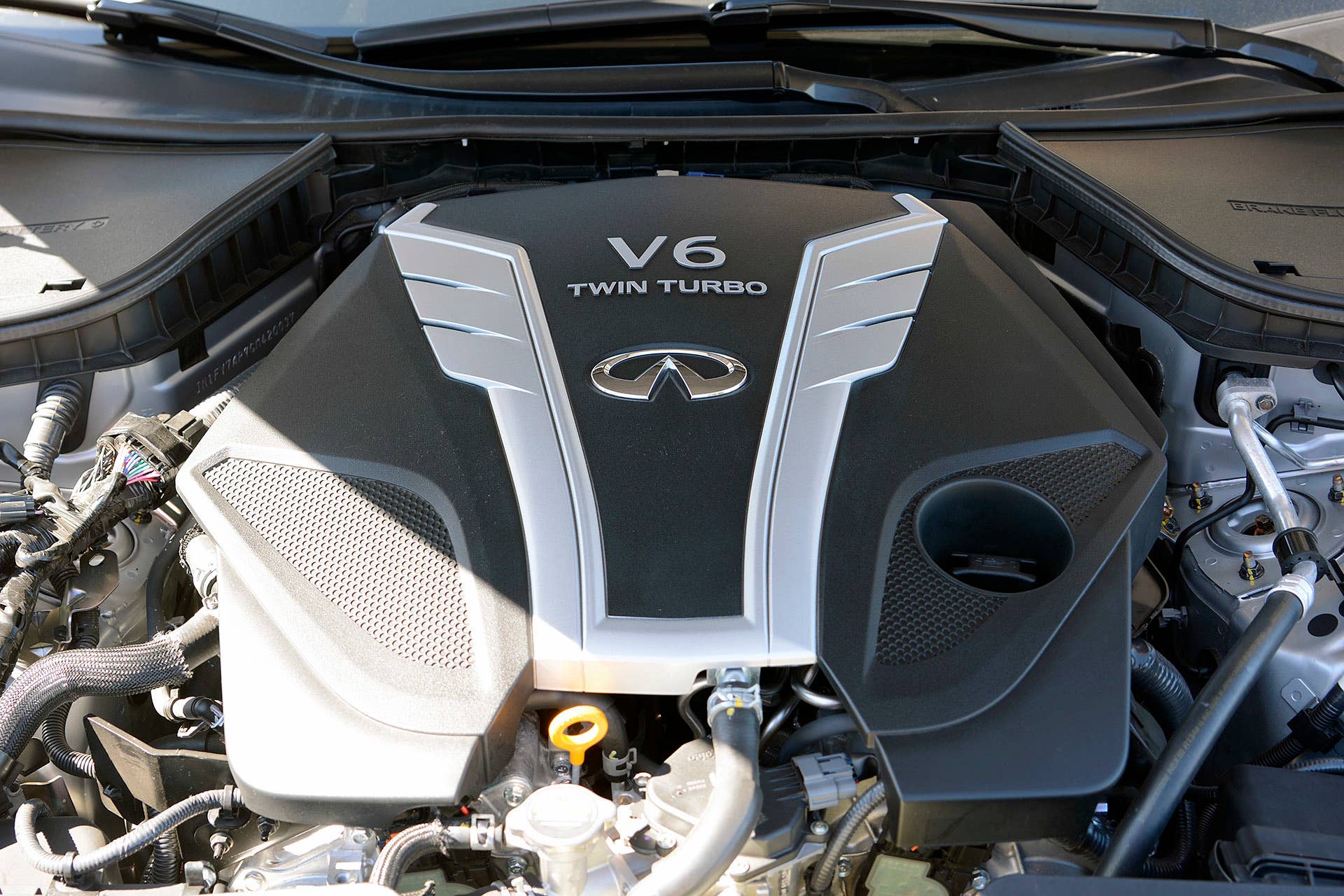 2016 Infiniti Q50 Red Sport 400 engine