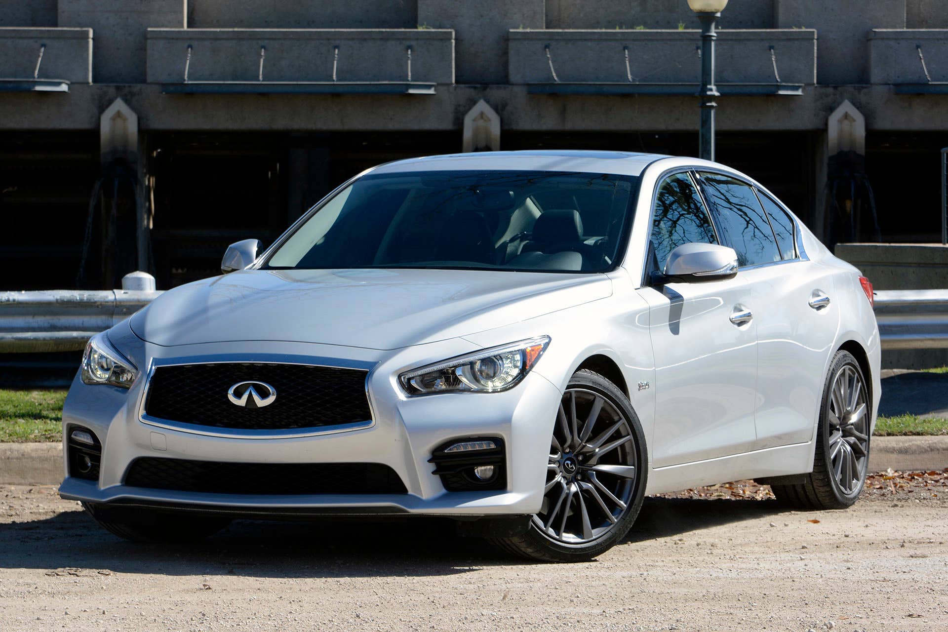 2016 Infiniti Q50 Red Sport 400 front 3/4 view