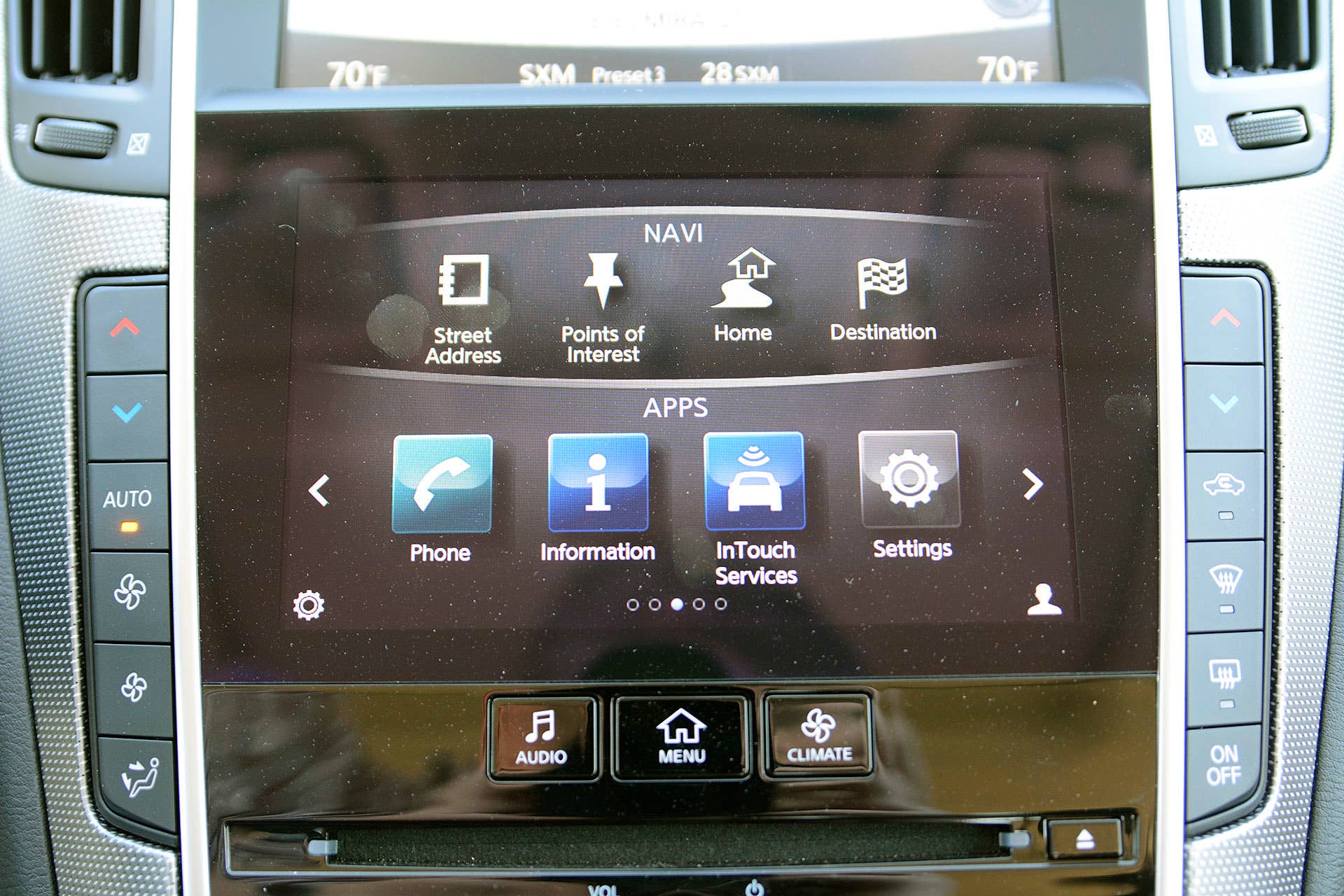 2016 Infiniti Q50 Red Sport 400 infotainment system