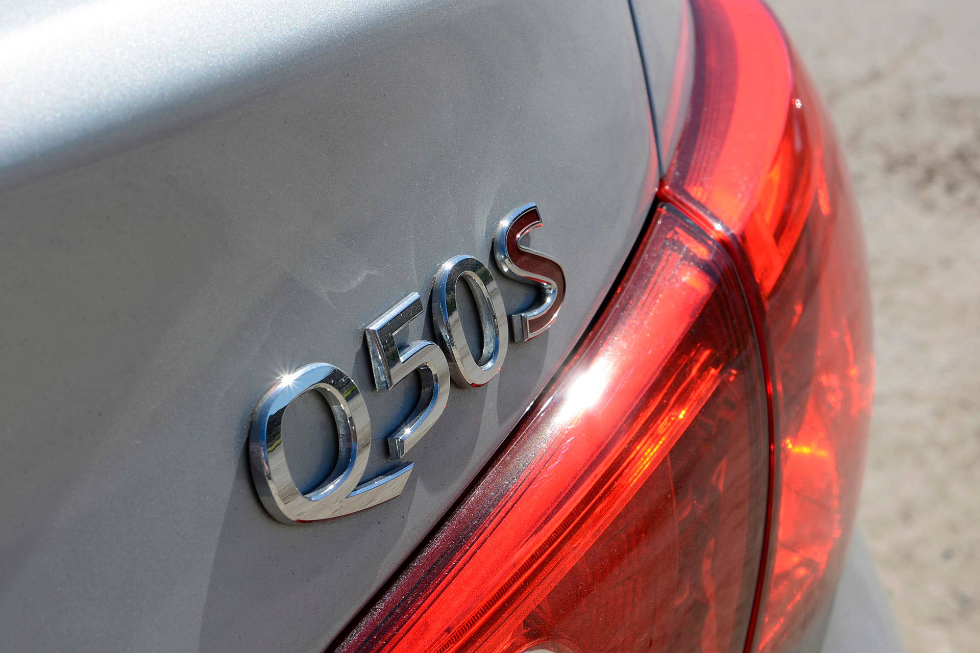 2016 Infiniti Q50 Red Sport 400 badge