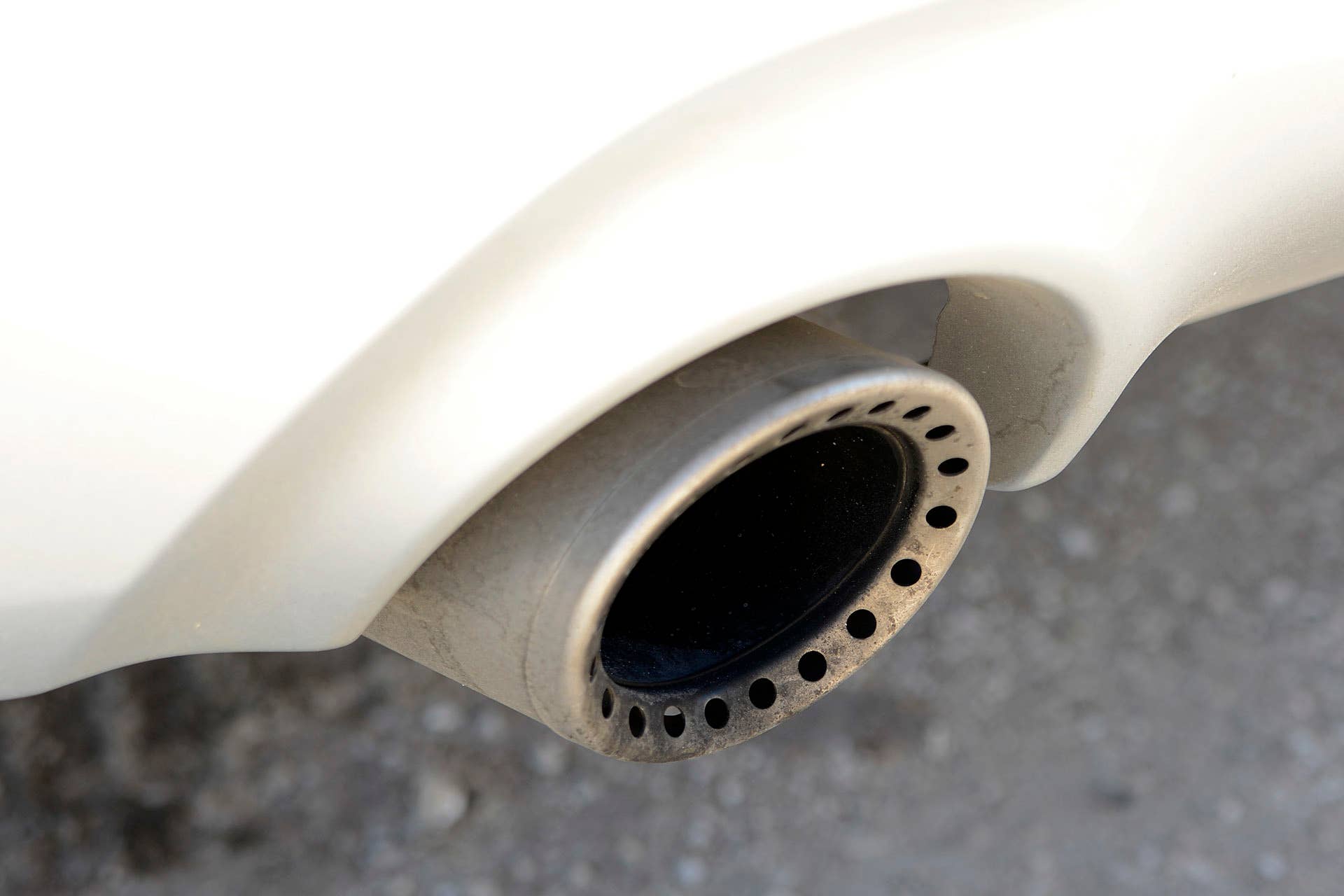 2016 Infiniti Q50 Red Sport 400 exhaust tip