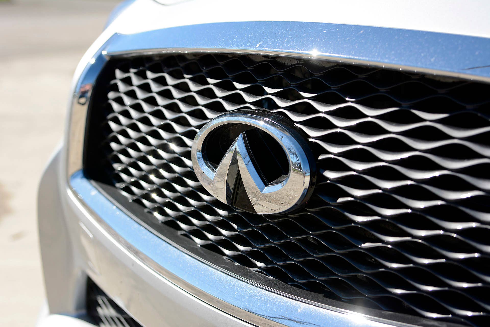 2016 Infiniti Q50 Red Sport 400 grille