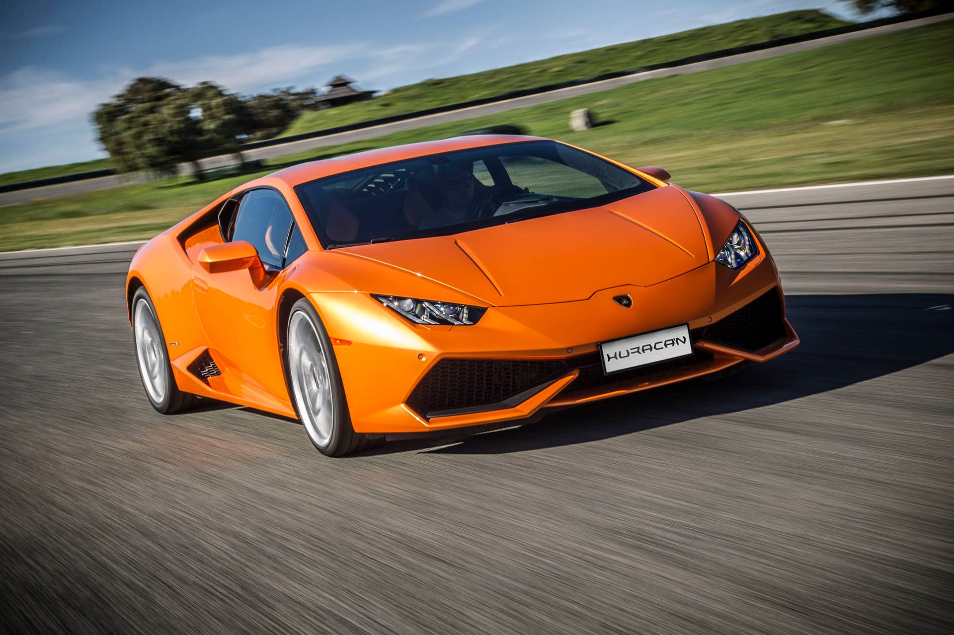 2016 Lamborghini Huracan LP610-4 front 3/4