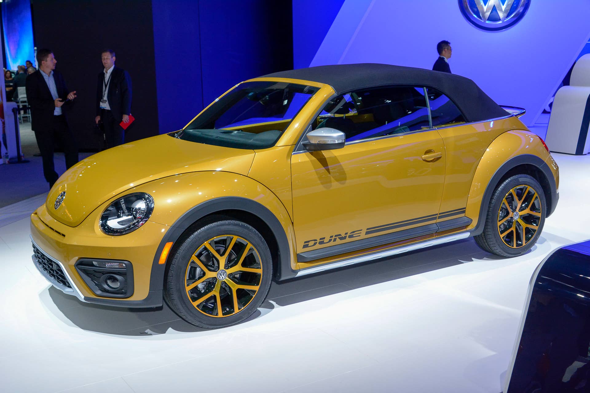 vw beetle dune cabriolet convertible la auto show