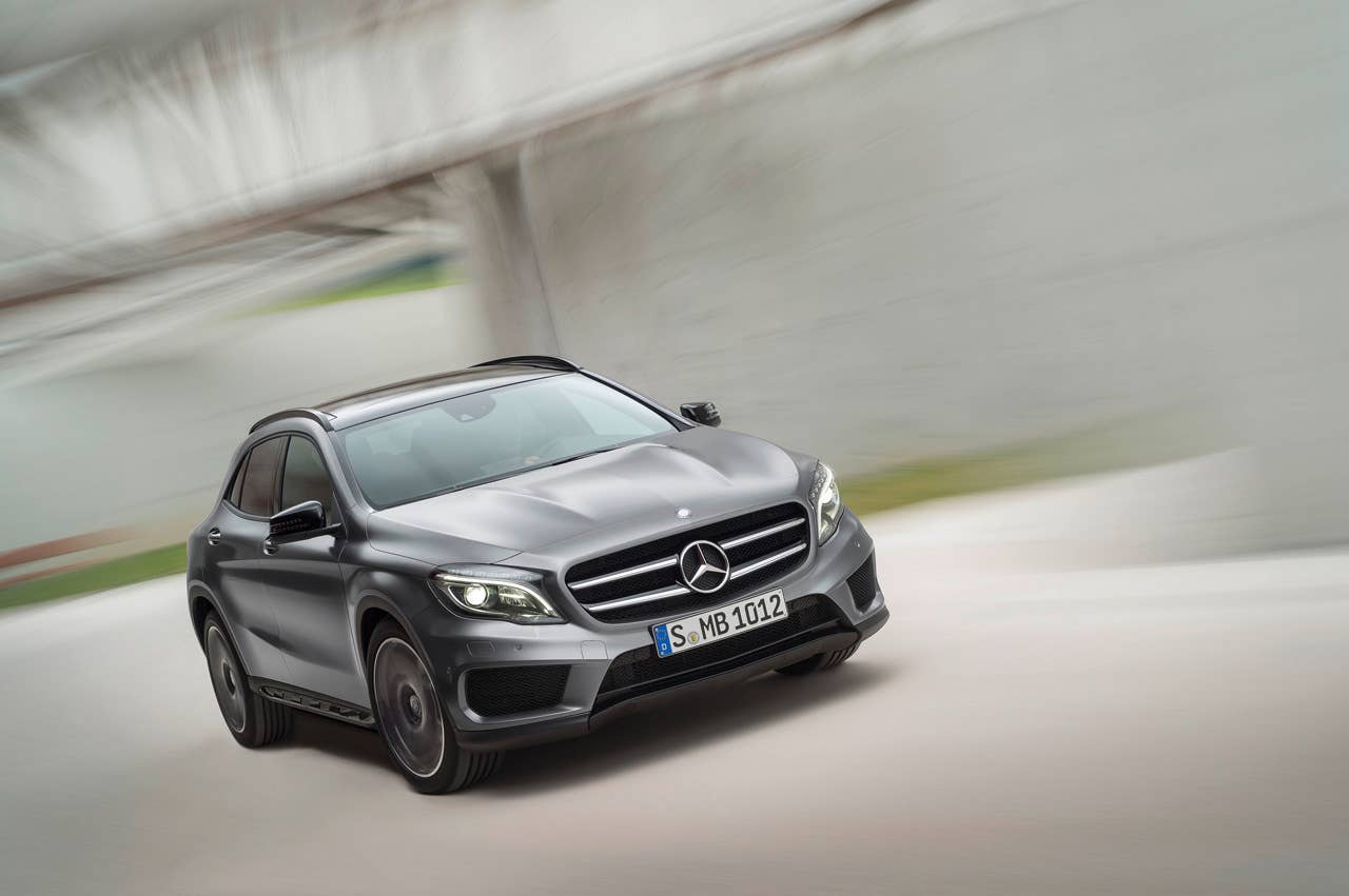 Mercedes-Benz GLA 250 4MATIC (X156) 2013, Lack: Designo Mountaingrau MAGNO, Ausstattung: AMG Line, AMG Exklusiv Paket, Leder Schwarz, Zierteil Aluminium