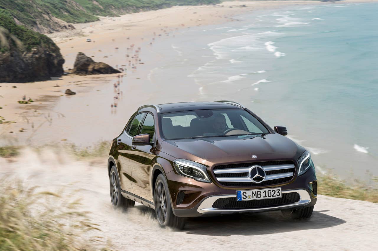 Mercedes-Benz GLA 220 CDI 4MATIC (X156) 2013, Lack: Orientbraun metallic, Ausstattung: Urban Line, Exklusiv Paket, Leder Nussbraun, Zierteil Wurzelnuss Braun Seidenmatt