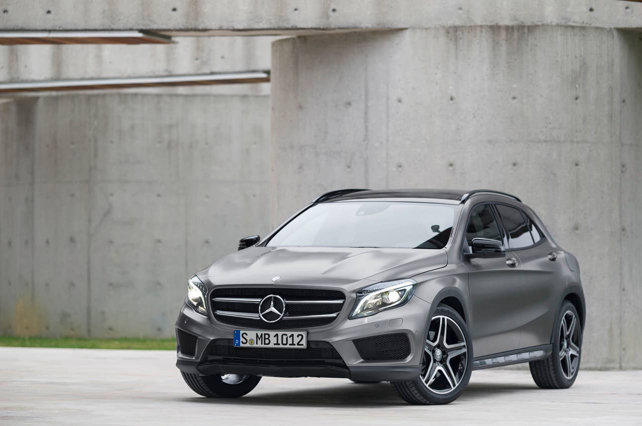 Mercedes-Benz GLA 250 4MATIC (X156) 2013, Lack: Designo Mountaingrau MAGNO, Ausstattung: AMG Line, AMG Exklusiv Paket, Leder Schwarz, Zierteil Aluminium