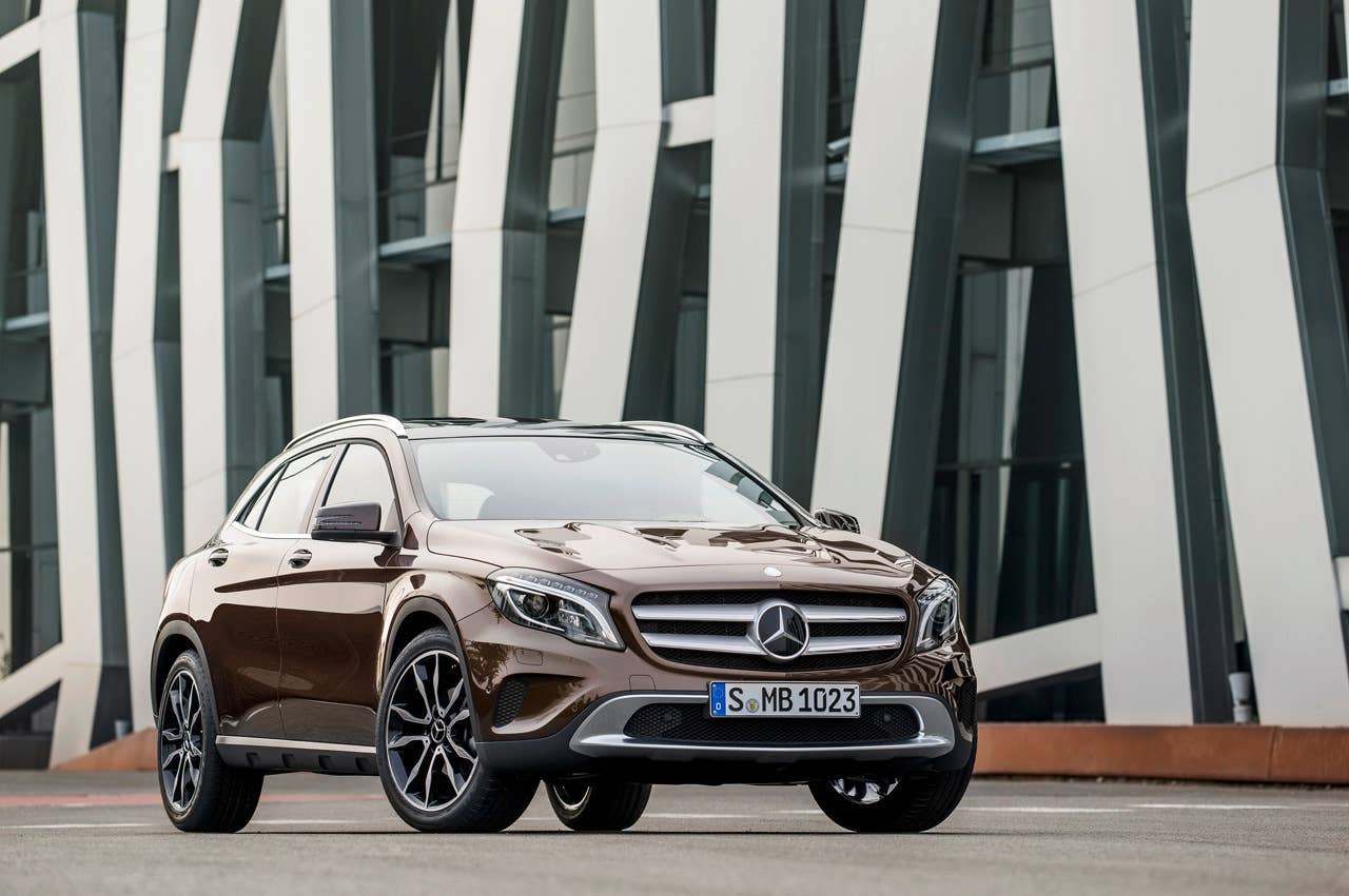 Mercedes-Benz GLA 220 CDI 4MATIC (X156) 2013, Lack: Orientbraun metallic, Ausstattung: Urban Line, Exklusiv Paket, Leder Nussbraun, Zierteil Wurzelnuss Braun Seidenmatt