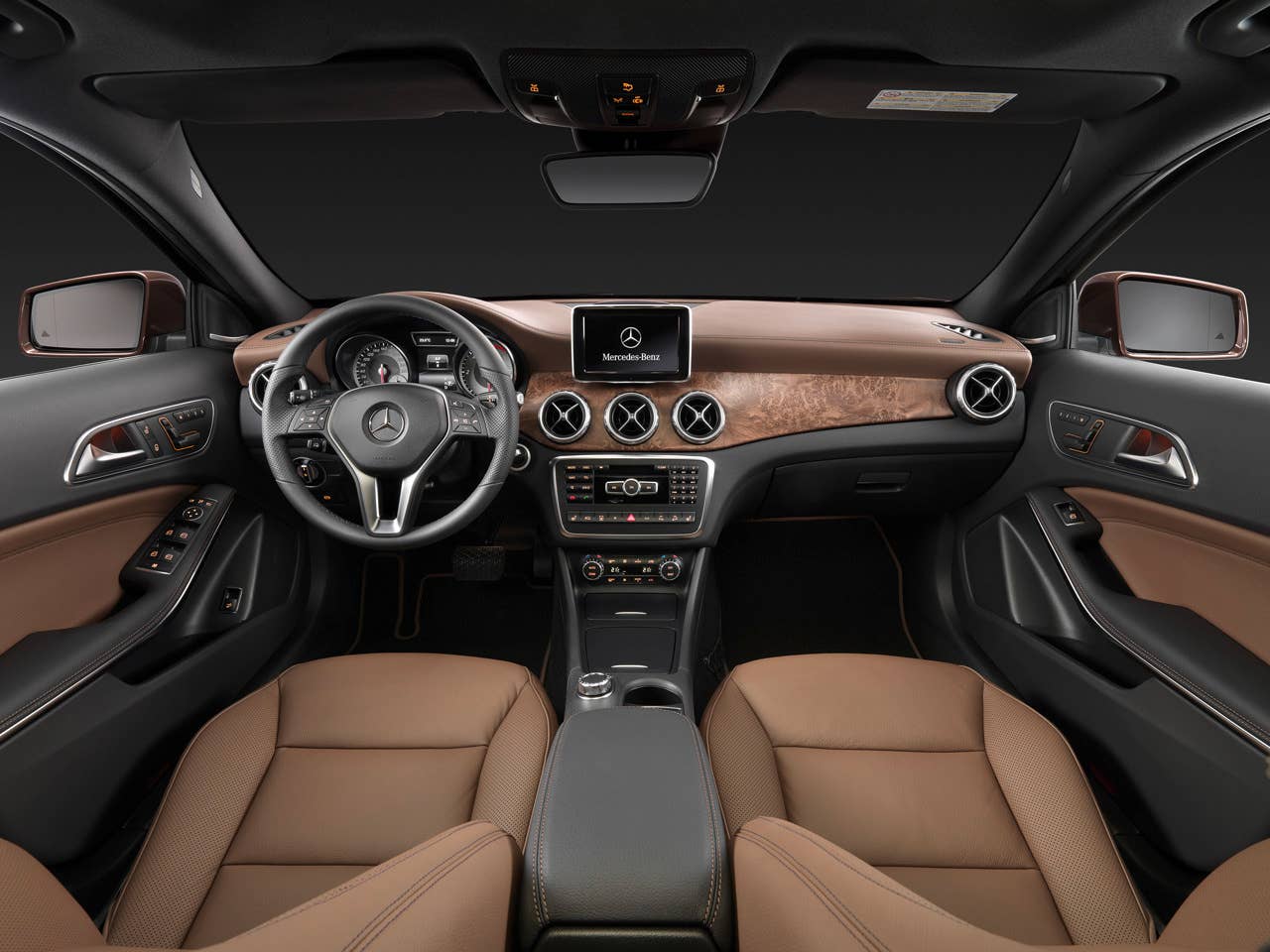 Mercedes-Benz GLA 220 CDI 4MATIC (X156) 2013, Lack: Orientbraun metallic, Ausstattung: Urban Line, Exklusiv Paket, Leder Nussbraun, Zierteil Wurzelnuss Braun Seidenmatt