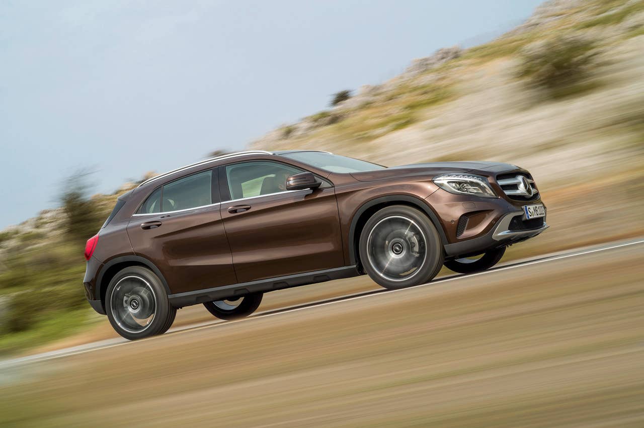 Mercedes-Benz GLA 220 CDI 4MATIC (X156) 2013, Lack: Orientbraun metallic, Ausstattung: Urban Line, Exklusiv Paket, Leder Nussbraun, Zierteil Wurzelnuss Braun Seidenmatt