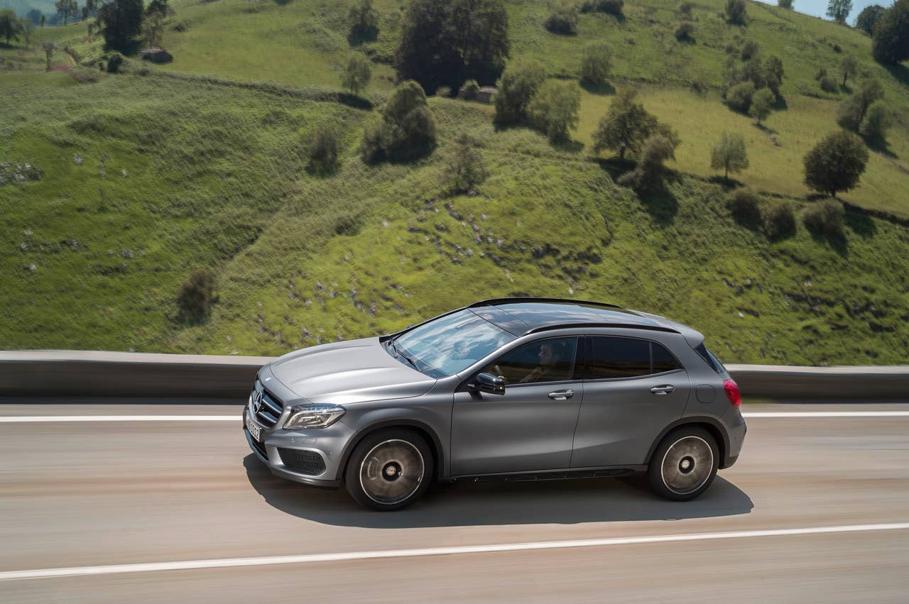 Mercedes-Benz GLA 250 4MATIC (X156) 2013, Lack: Designo Mountaingrau MAGNO, Ausstattung: AMG Line, AMG Exklusiv Paket, Leder Schwarz, Zierteil Aluminium