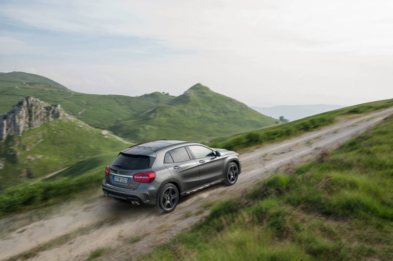 Mercedes-Benz GLA 250 4MATIC (X156) 2013, Lack: Designo Mountaingrau MAGNO, Ausstattung: AMG Line, AMG Exklusiv Paket, Leder Schwarz, Zierteil Aluminium