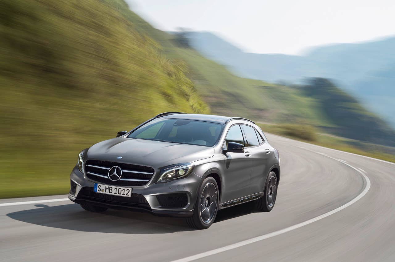 Mercedes-Benz GLA 250 4MATIC (X156) 2013, Lack: Designo Mountaingrau MAGNO, Ausstattung: AMG Line, AMG Exklusiv Paket, Leder Schwarz, Zierteil Aluminium