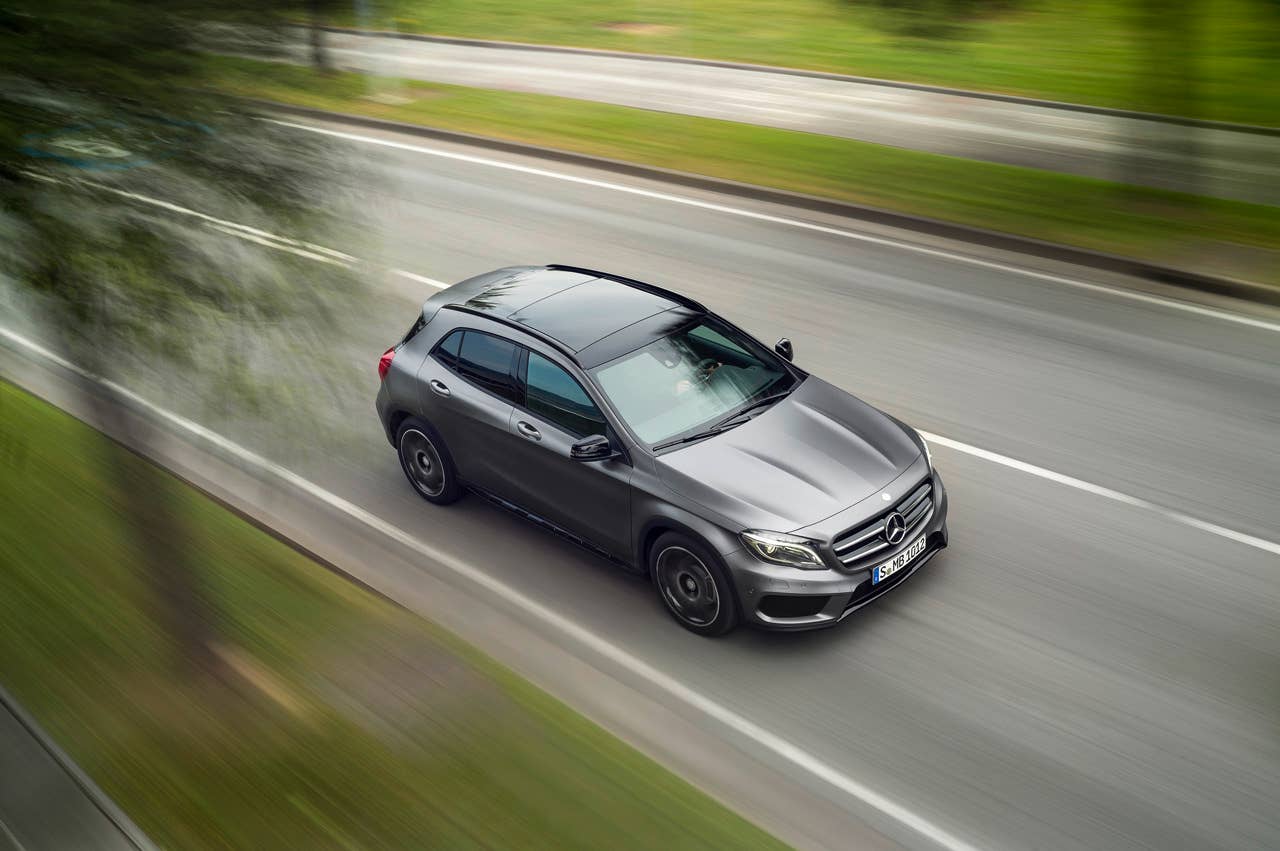 Mercedes-Benz GLA 250 4MATIC (X156) 2013, Lack: Designo Mountaingrau MAGNO, Ausstattung: AMG Line, AMG Exklusiv Paket, Leder Schwarz, Zierteil Aluminium