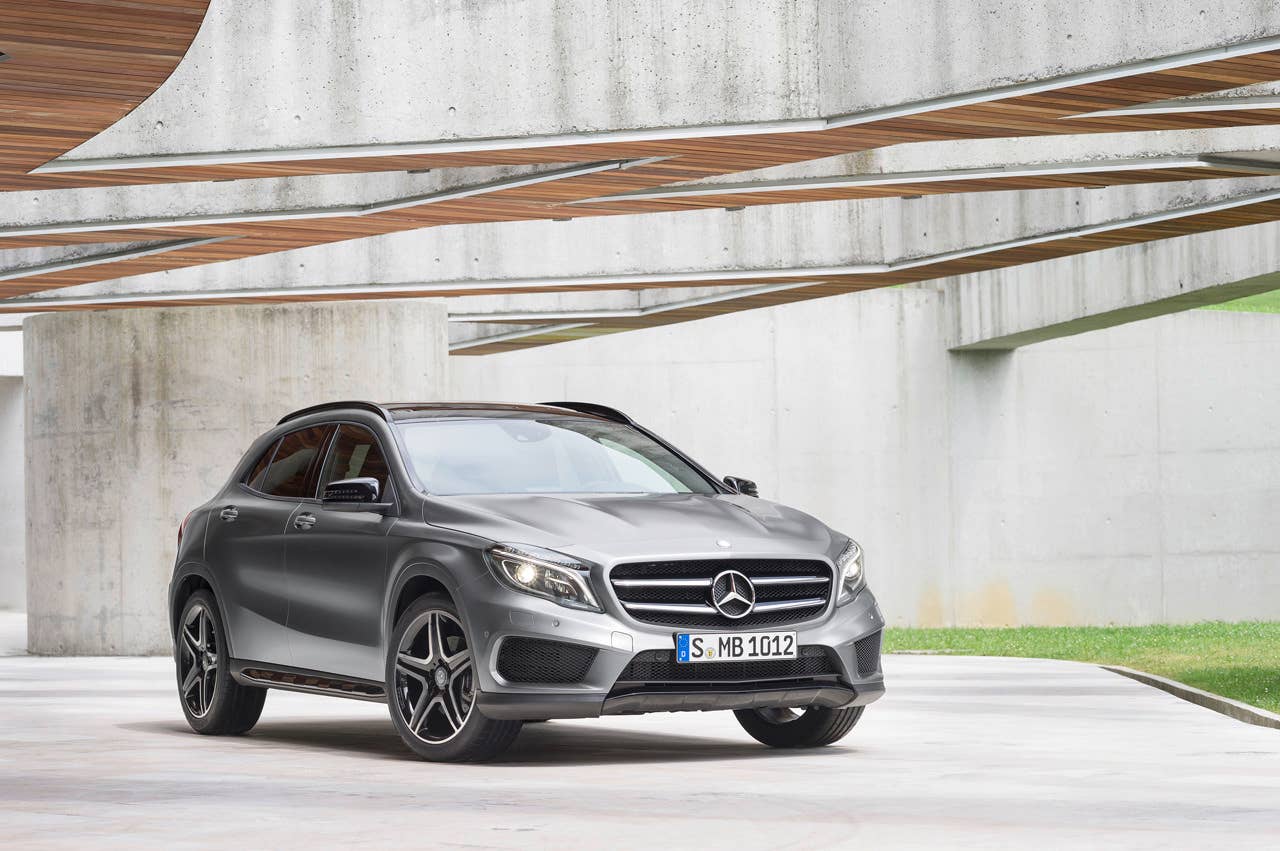 Mercedes-Benz GLA 250 4MATIC (X156) 2013, Lack: Designo Mountaingrau MAGNO, Ausstattung: AMG Line, AMG Exklusiv Paket, Leder Schwarz, Zierteil Aluminium
