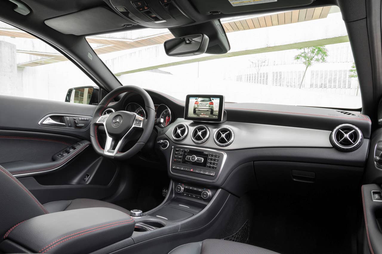 Mercedes-Benz GLA 250 4MATIC (X156) 2013, Lack: Designo Mountaingrau MAGNO, Ausstattung: AMG Line, AMG Exklusiv Paket, Leder Schwarz, Zierteil Aluminium