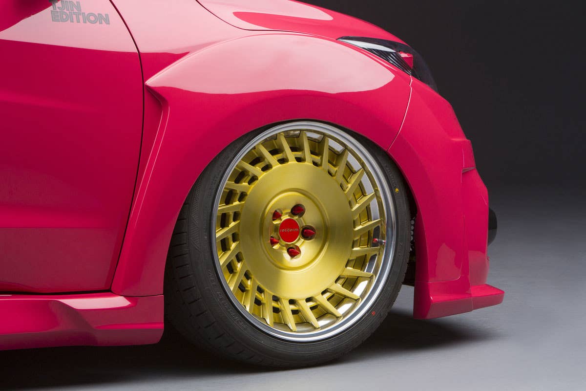 pink honda hr-v sema wheel detail