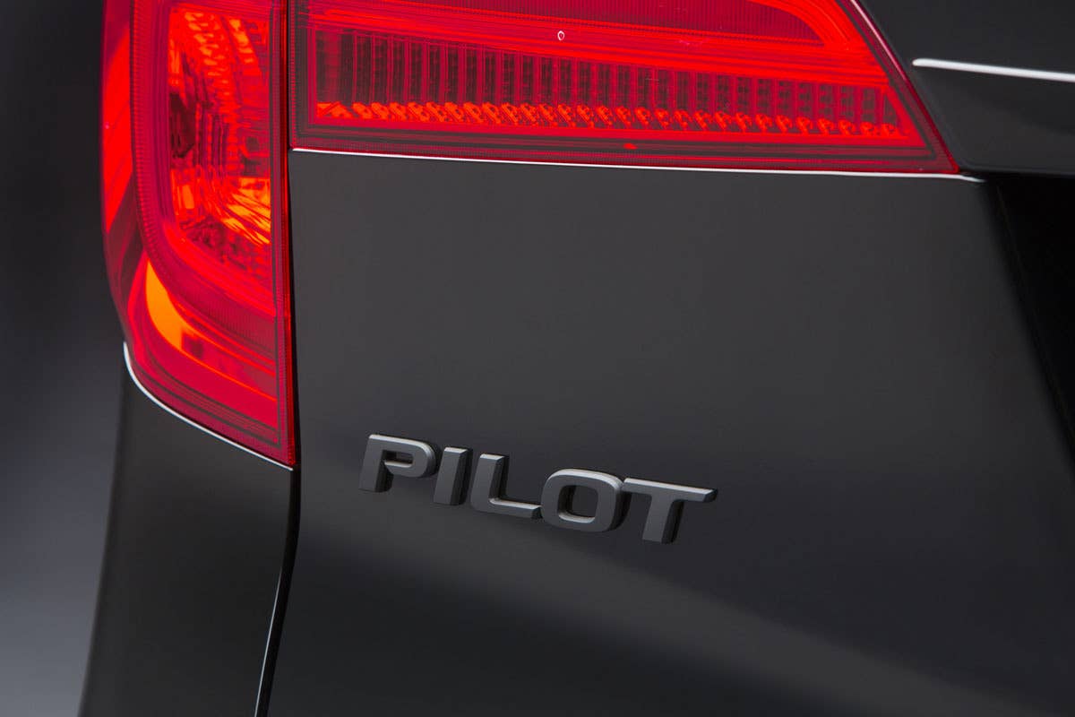 2016 honda pilot elite concept black edition badge