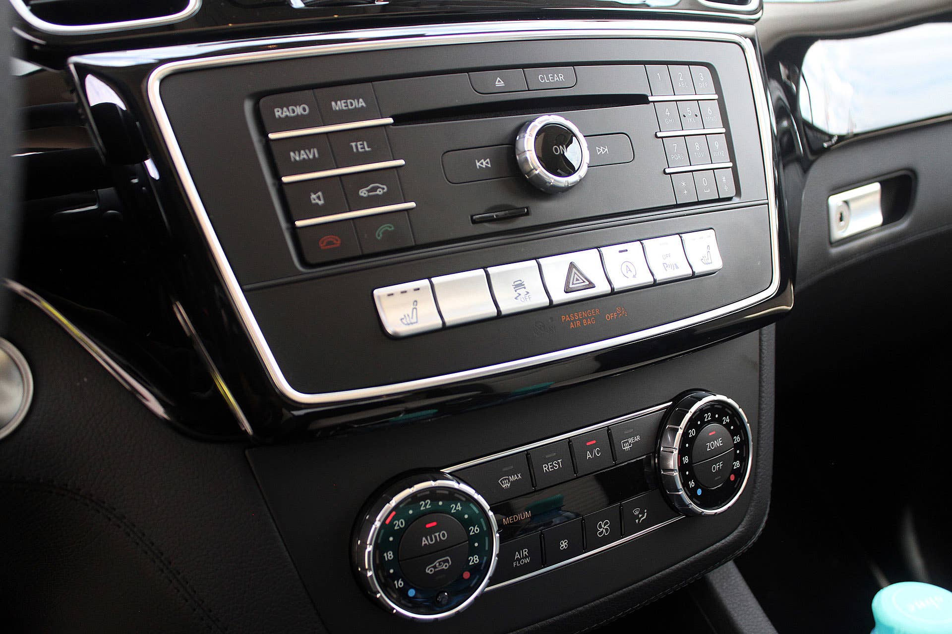 2016 Mercedes-Benz GLE instrument panel