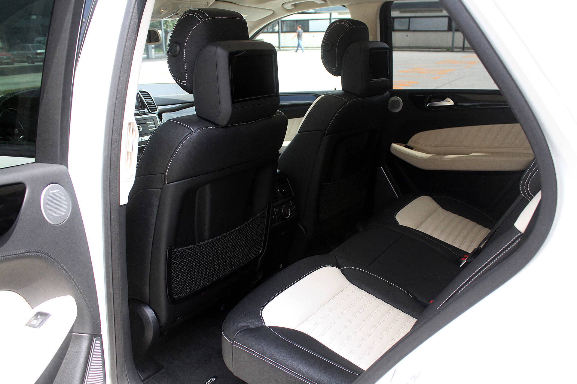 2016 Mercedes-Benz GLE rear seats