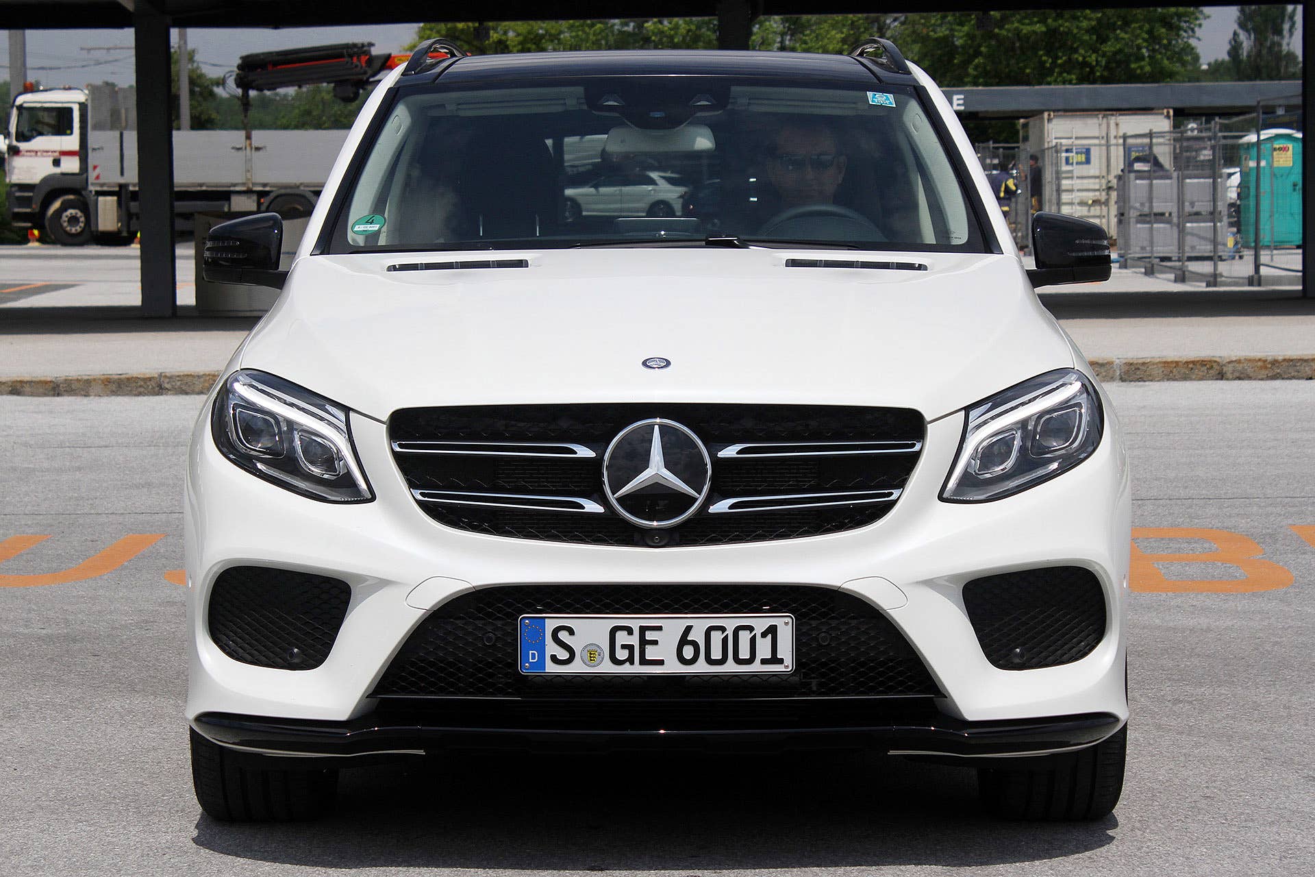 2016 Mercedes-Benz GLE front view