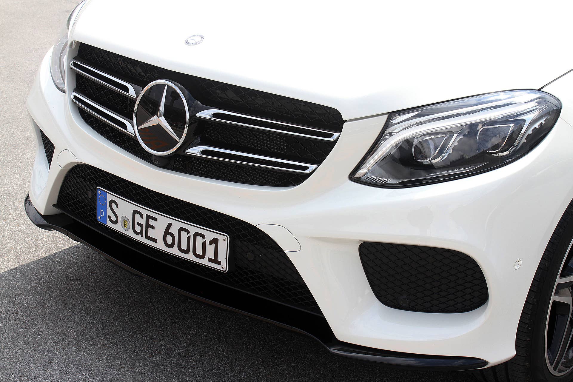 2016 Mercedes-Benz GLE front detail