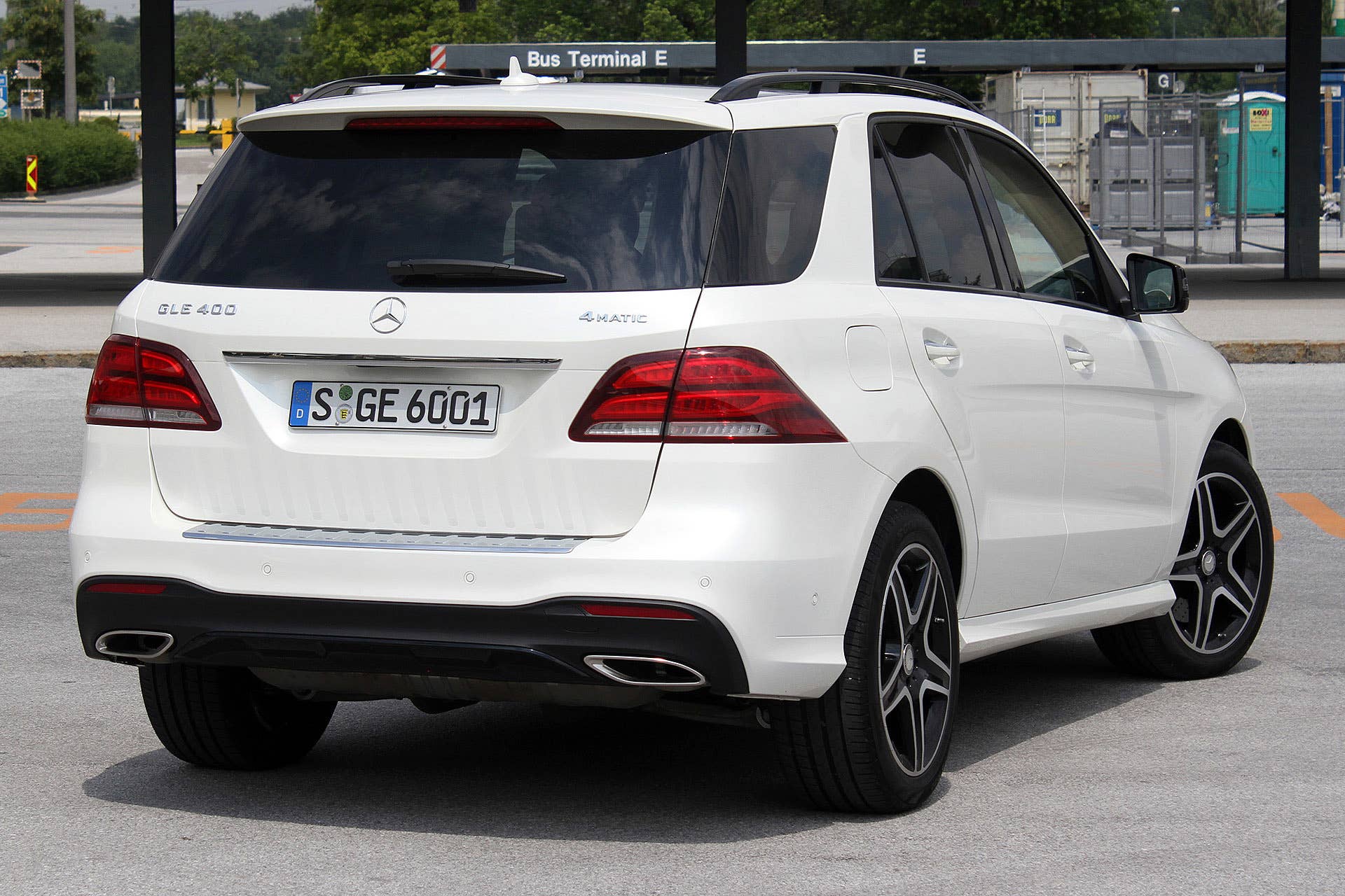 2016 Mercedes-Benz GLE rear 3/4 view