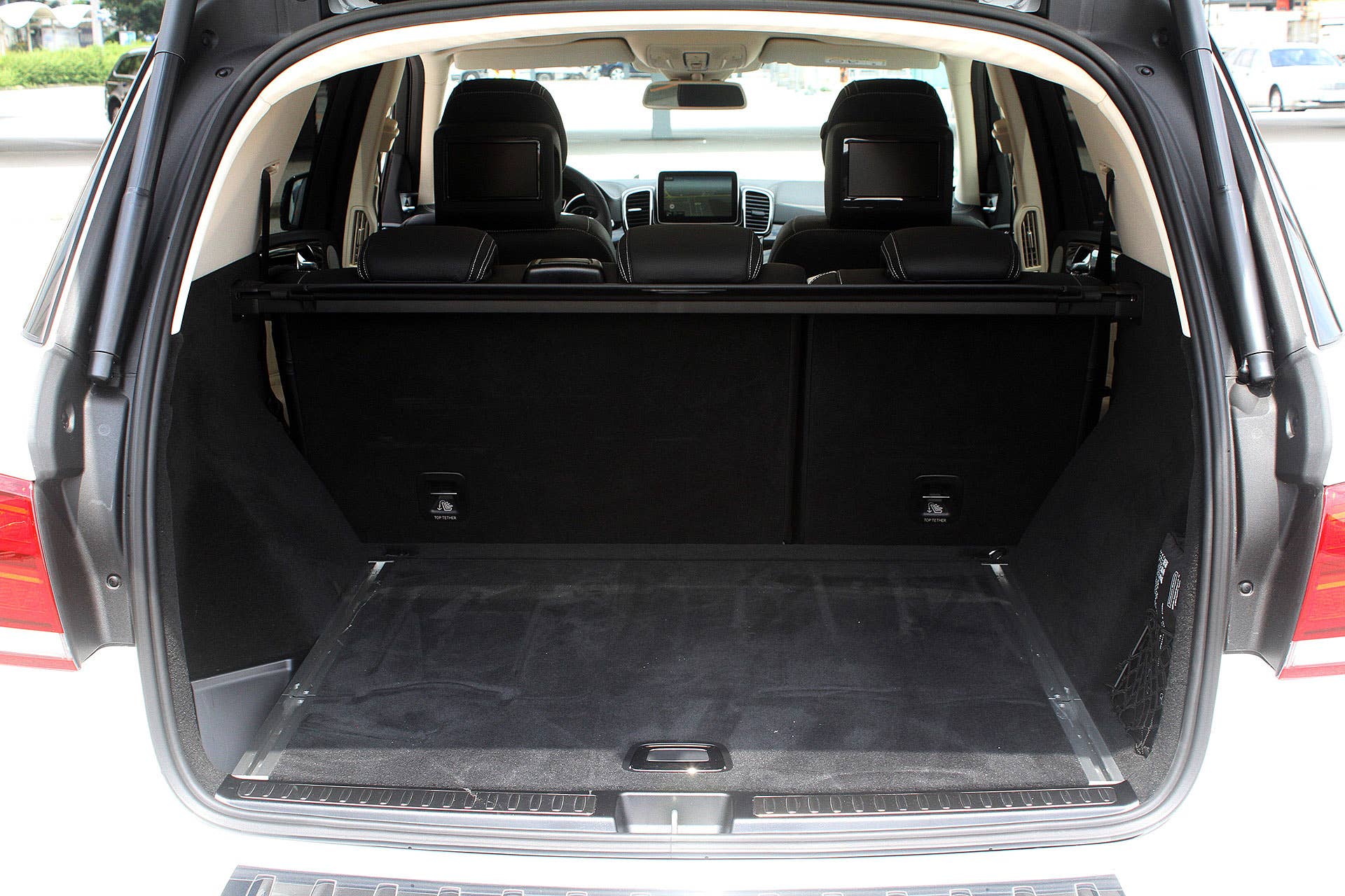 2016 Mercedes-Benz GLE rear cargo area