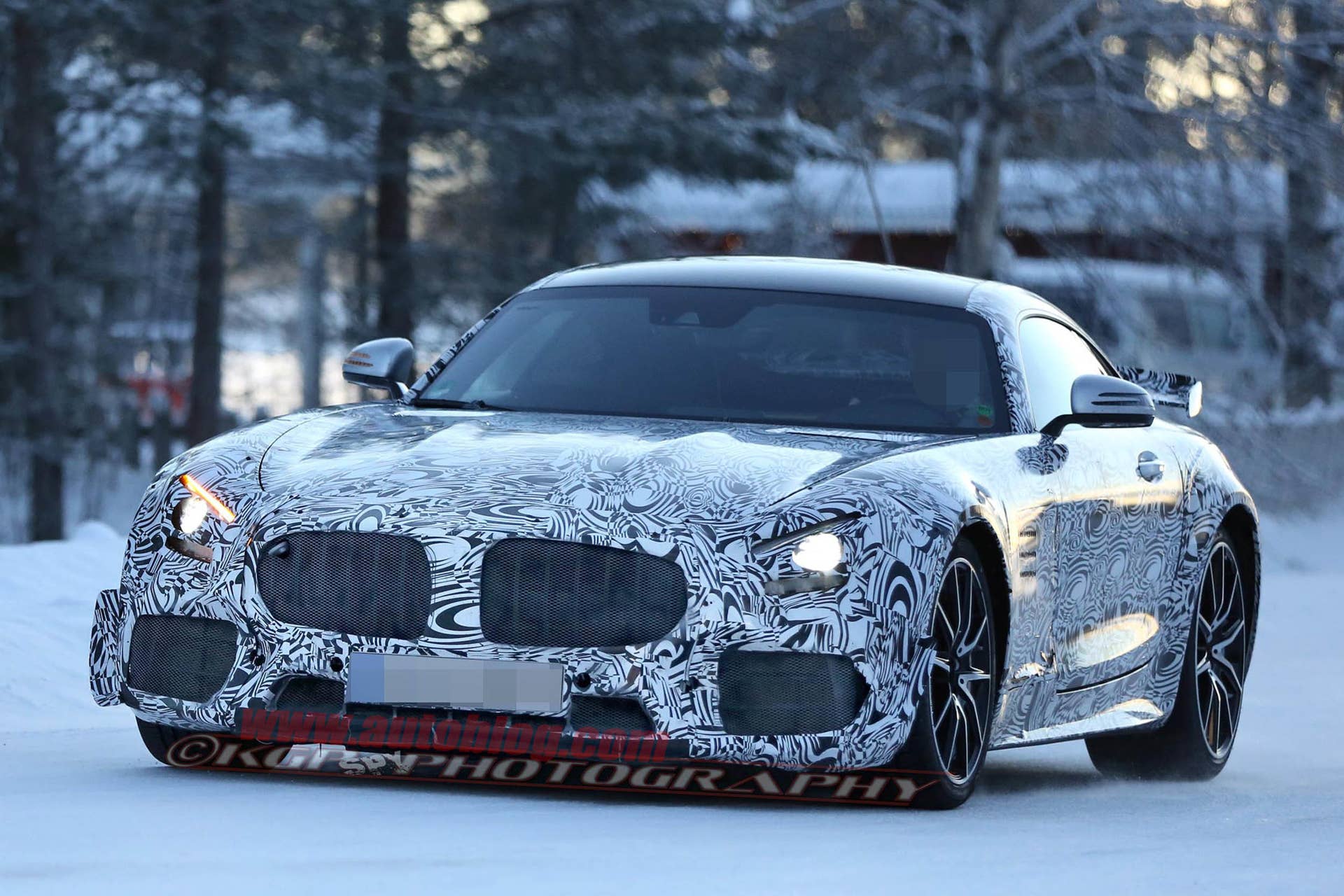 Mercedes-AMG GT R front 3/4