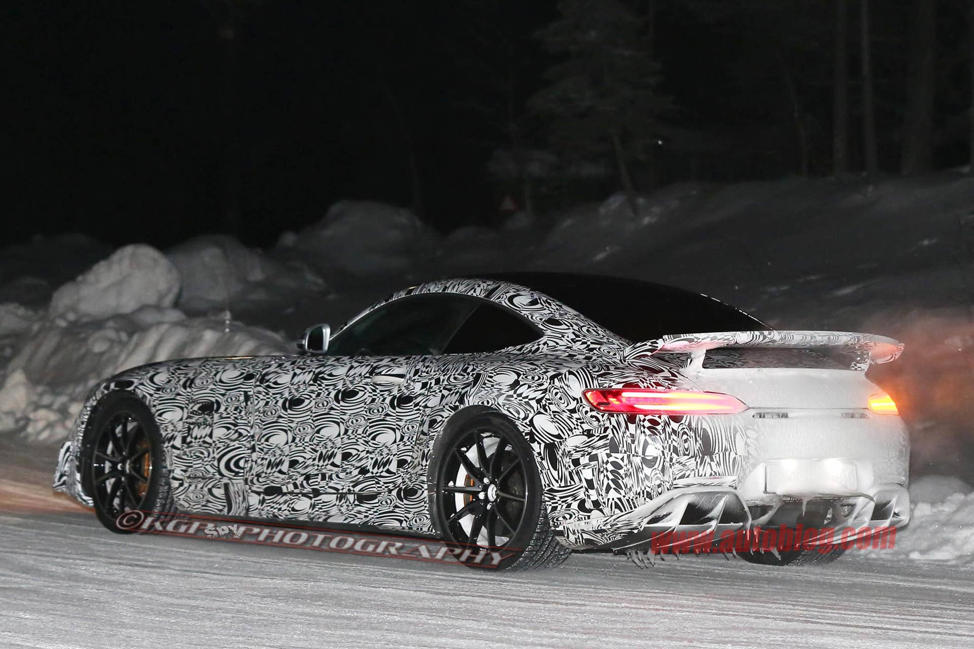Mercedes-AMG GT R spied night rear 3/4