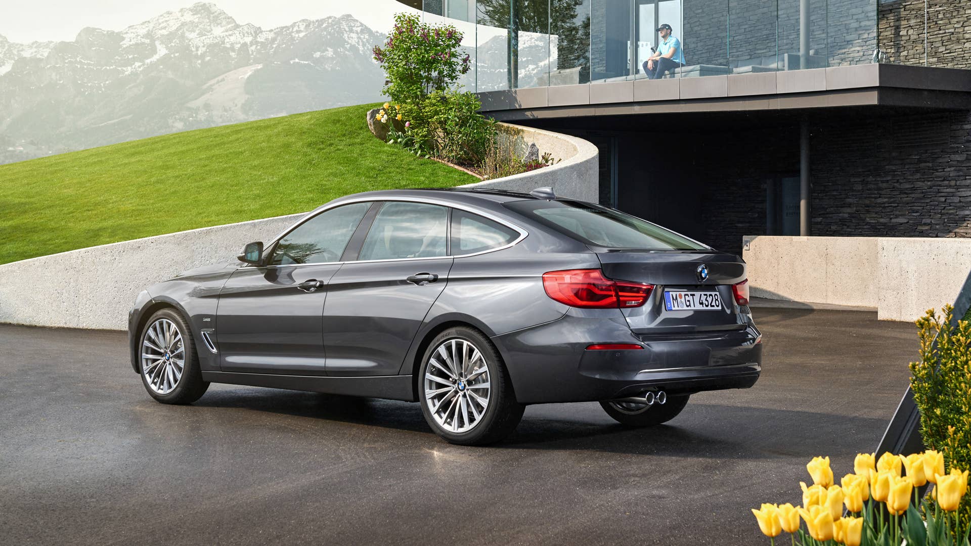 2017 BMW 3 Series Gran Turismo Luxury rear 3/4