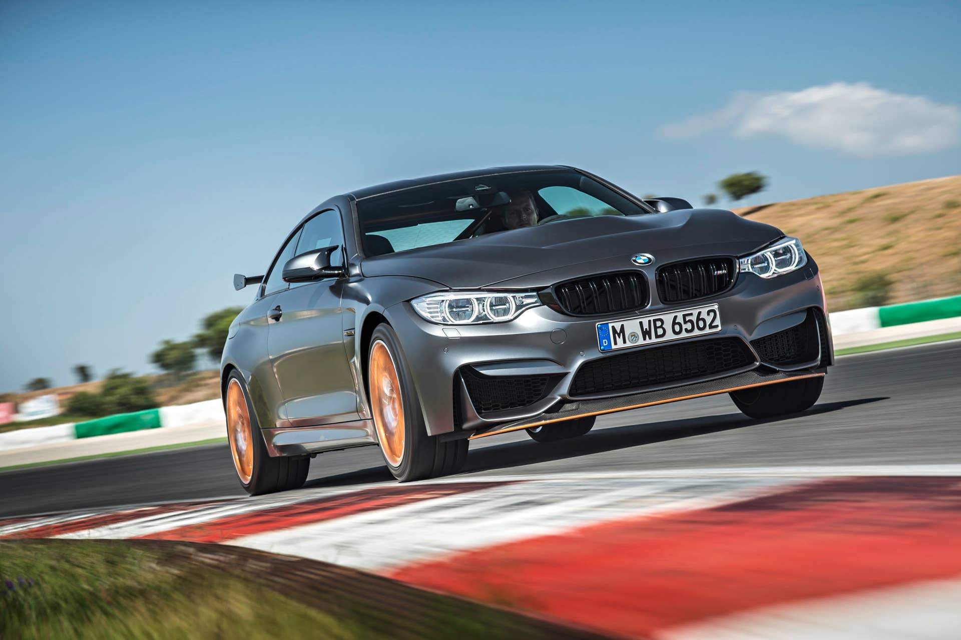 2016 BMW M4 GTS has so much dynamism