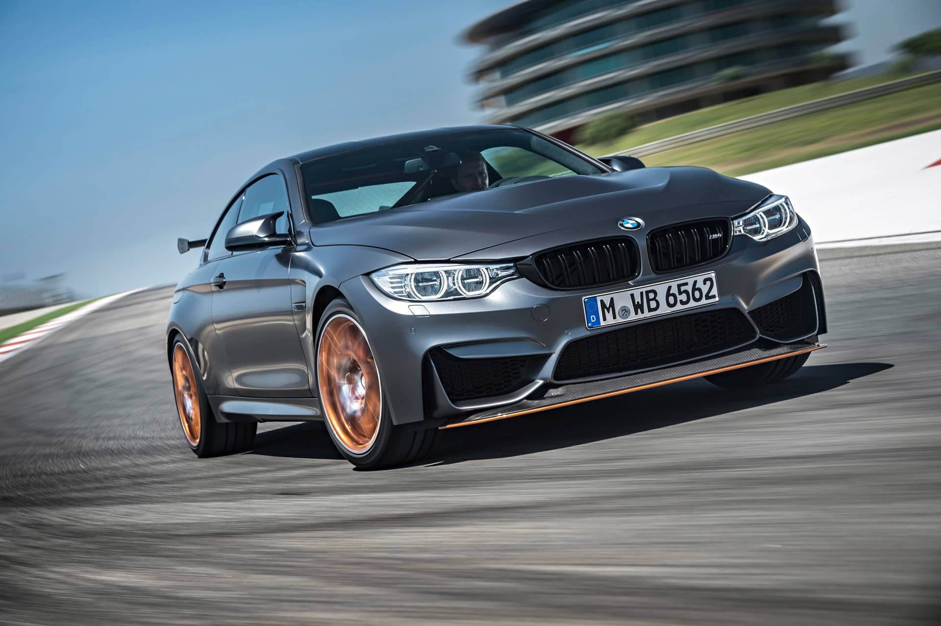2016 BMW M4 GTS is super duper fast