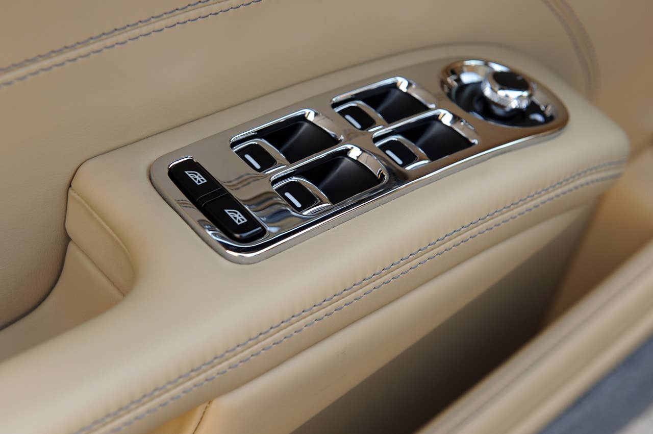 2011 Bentley Mulsanne door controls