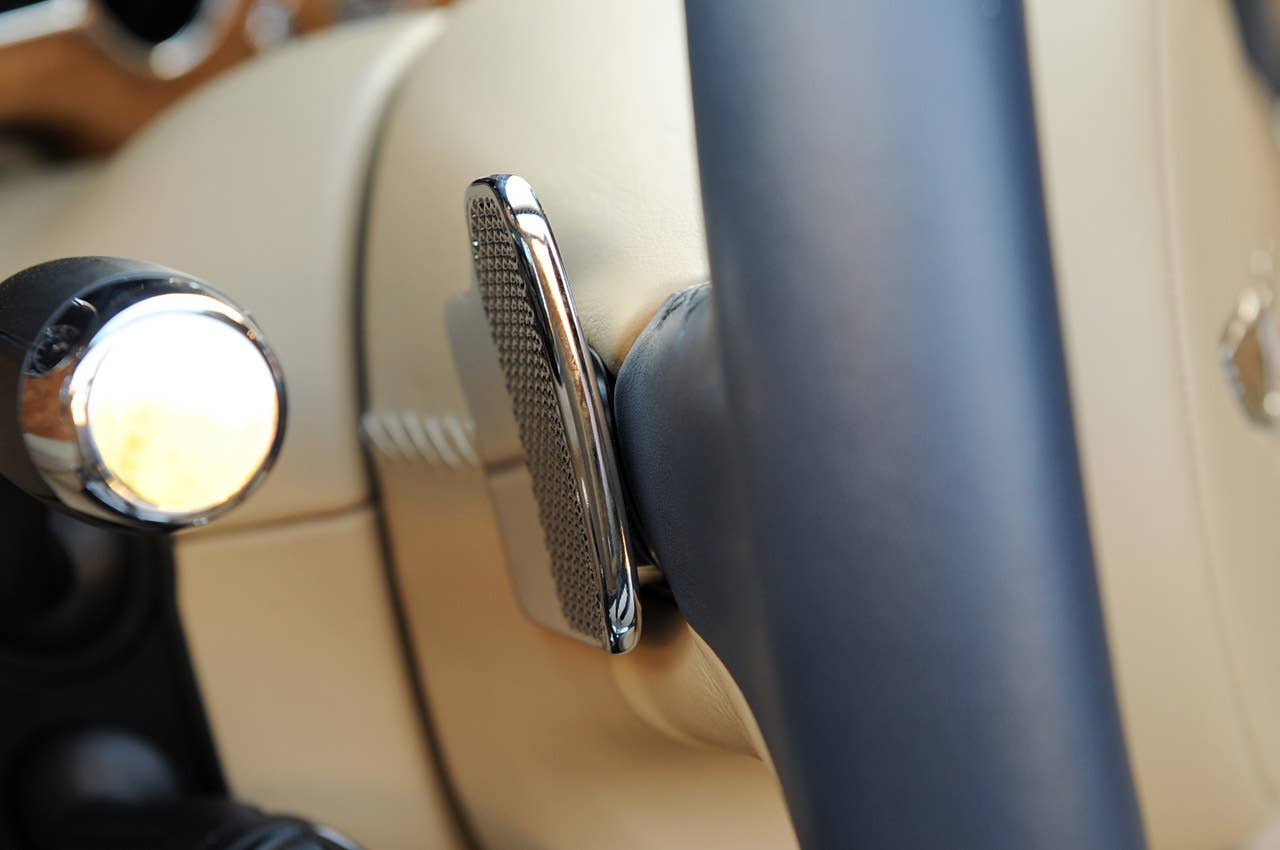 2011 Bentley Mulsanne paddle shifter