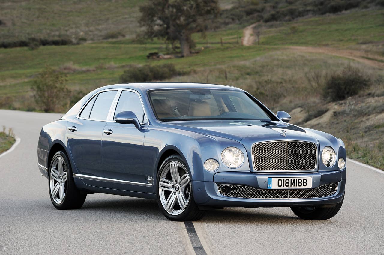 2011 Bentley Mulsanne front 3/4 view