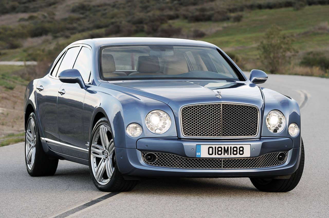 2011 Bentley Mulsanne front 3/4 view
