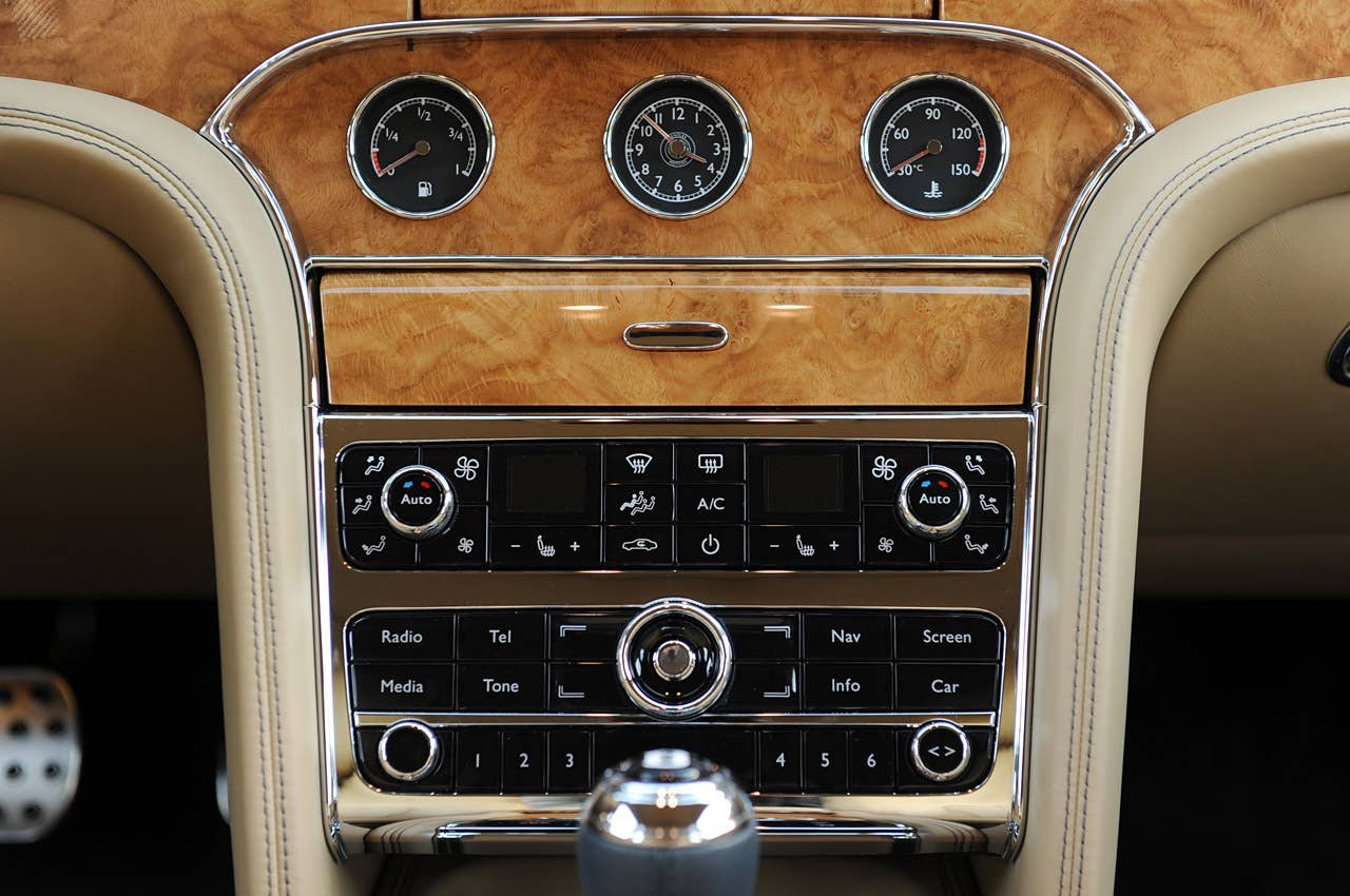 2011 Bentley Mulsanne instrument panel