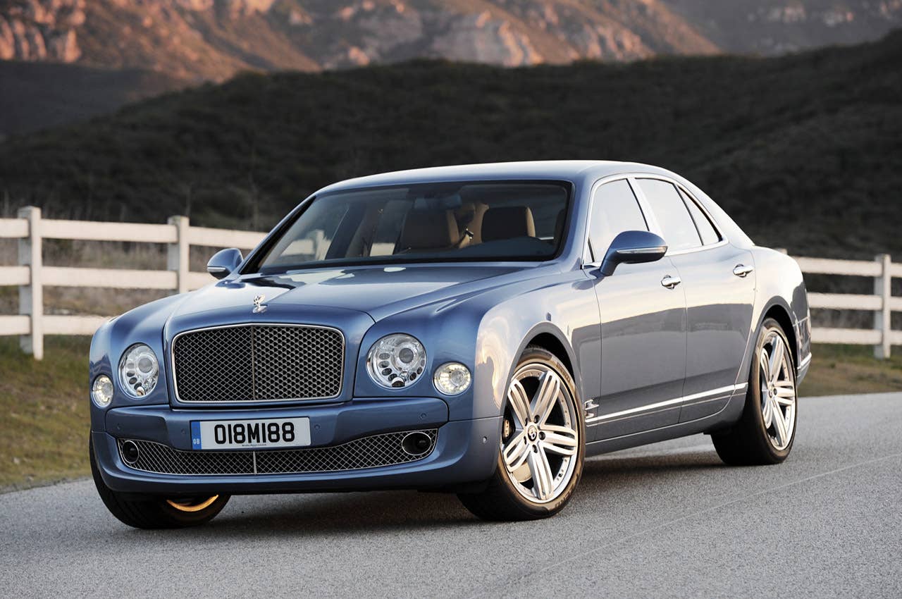 2011 Bentley Mulsanne front 3/4 view