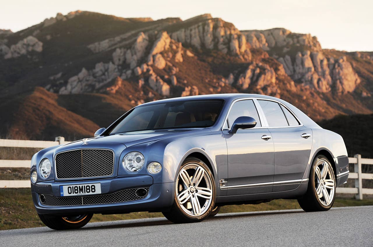 2011 Bentley Mulsanne front 3/4 view