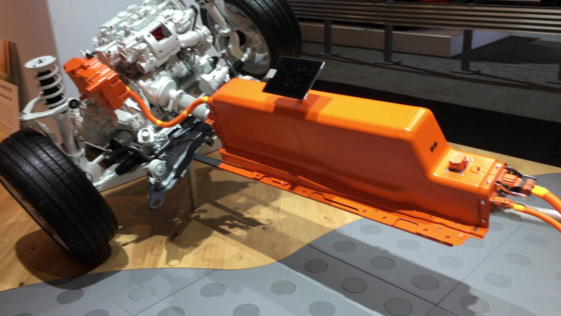 2016 Volvo T8 Chassis Quick Look | Autoblog Short Cuts