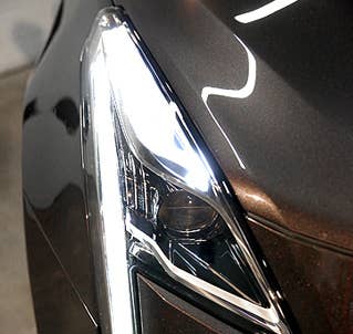 Cadillac XT5 preview headlight